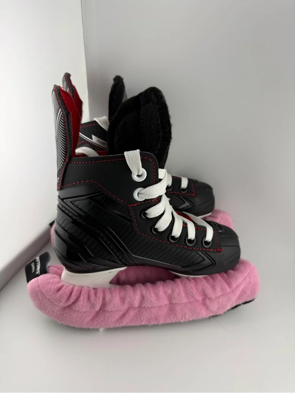 Bauer NS Youth Hockey Skates Size 9Y - Excellent Condition with Pink Soakers